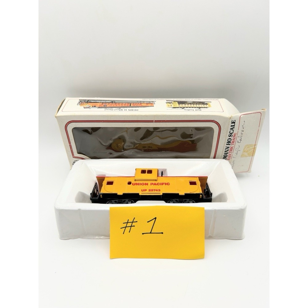 Bachmann HO Scale Red Yellow Union Pacific Freight Train Caboose UP 25743